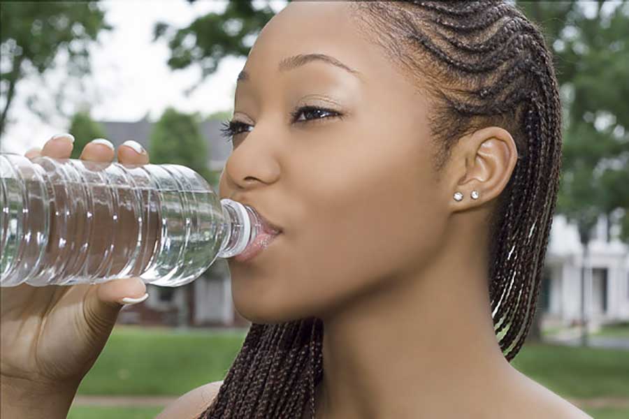 الفوائد الصحية لشرب المزيد من الماء